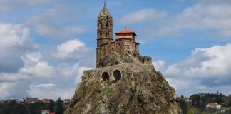 12 самых красивых и необычных соборов и церквей Франции