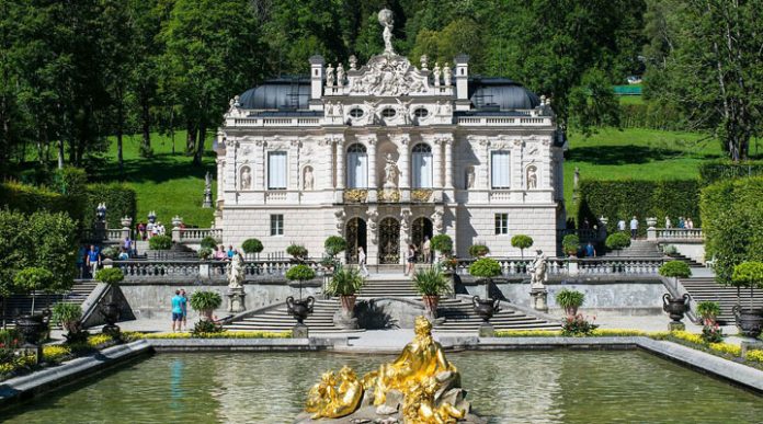 Le Palais de Linderhof : un petit ensemble extravagant du Roi Fou